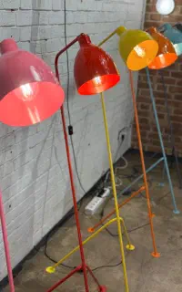 استند کنار سالنی