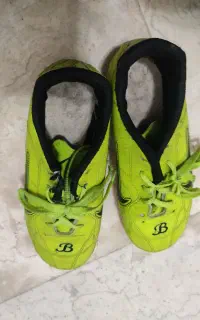 سه جفت کفش 680
