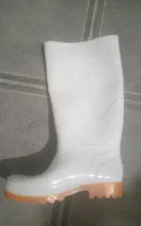 چکمه نو