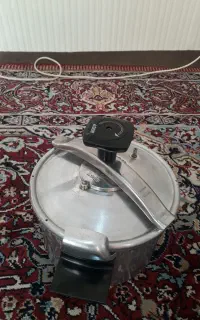 زودپز کارکرده در حد نو ۱۲ لیتری