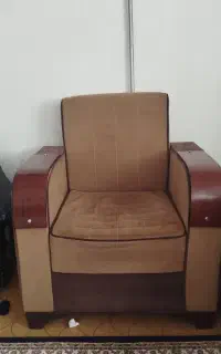 یک دست مبل راحتی تخت شو بدون پارگی بدون عیب ایراد