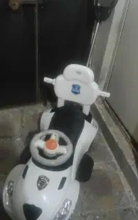 ماشین پلاستیکی کودک فروش به علت کمبودجا