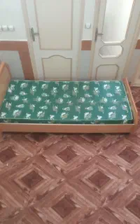 تخت خواب چوبی تک نفره  کاملا سالم