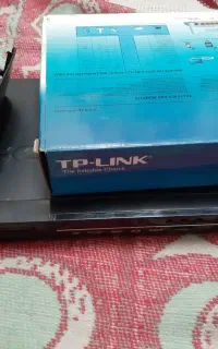 دستگاه dvd، مودم وای‌فای خط ثابت با واکمن قدیمی