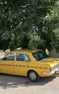 نیازمند راننده دلسوز همراه بادفترچه روی تاکسی