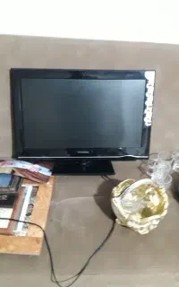 تلویزیون وتعدادی لوازم خانه