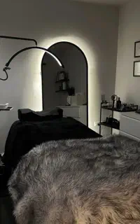 اجاره تخت مژه و ناخن بصورت سالانه