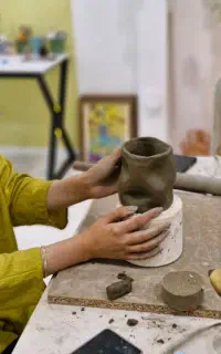 آموزش سفالگری با دست و چرخ برای همه سنین
