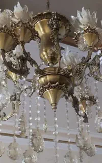 یک جفت لوستر برنجی سنگین