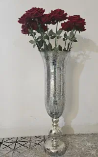 گلدان و گل مصنوعی