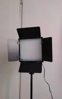 نور ثابت سی کارو (همراه سه پایه)