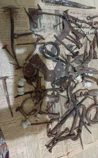 گل میخ قدیمی