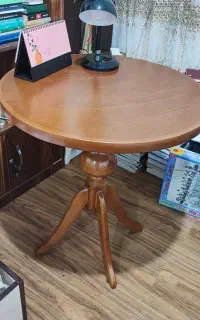 قفسه کتابخانه و میز خاطره