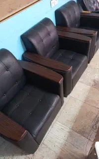 سه عدد مبل راحتی انتظار رویه چرمی