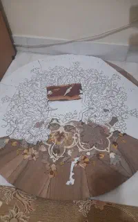 میز معرق کاری در حال کار