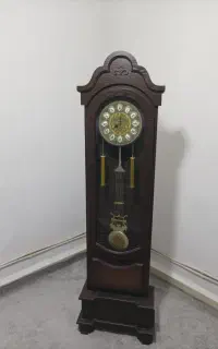 ساعت ایستاده چوبی
