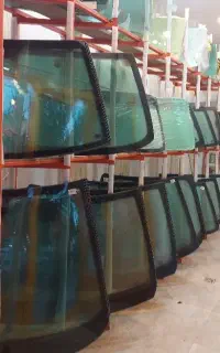 شیشه اتومبیل هگمتانه همراه با نصب در محل