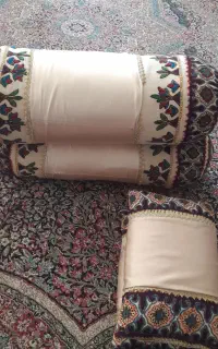 یک جفت متکا لوله ای ویک جفت متکا کتابی کوچک