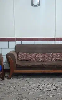مبل ۹ نفره و مبل ۷ نفره ودو عدد بوفه وگل وگلدان