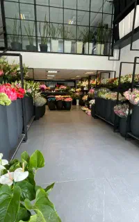 استخدام نیروی تزیین کار گلفروشی دائم