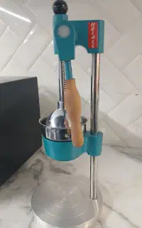 ۲ عدد آبمیوه گیری سالم سالم درحدنو باضمانت