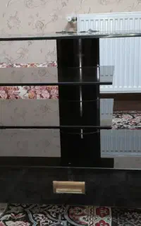 میز تلویزیون شیشه ای