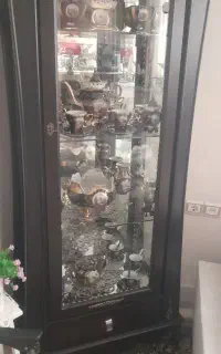 بوفه با وسایلای داخلش