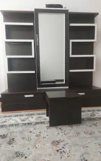 کتابخانه ، آینه قدی و کمد