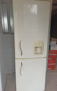 یخچال فریزر امرسان کاملا فابریک و ضد برفک سالم
