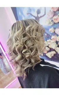 تخفیف ویژه کلیه خدمات زیبایی و آرایشی سالن