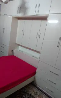 کمد دیواری به همراه تخت و تا شو