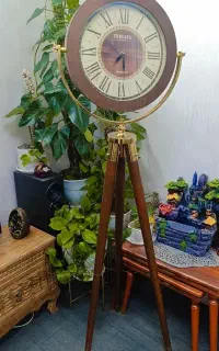 ساعت ایستاده سه پایه