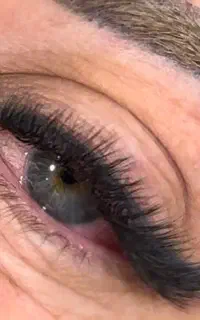 کاشت و اکستنشن مژه