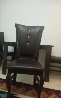 صندلی چرم سالم تمیز