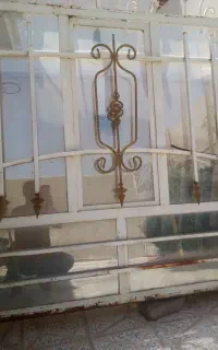 پنجره آهنی 160 در 160 باشیشه