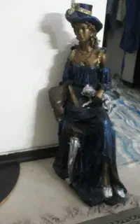 مجسمه تندیس مادام فرنسوا و سگش