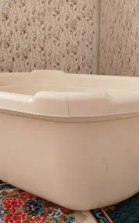 وان حمام بزرگ، ناصر پلاستیک
