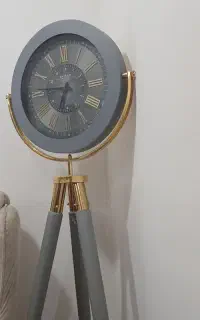 ساعت ایستاده