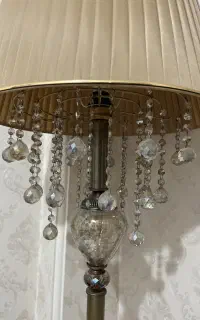 آباژور ایستاده