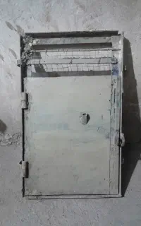 در آهنی محکم