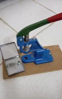دستگاه پرس دکمه