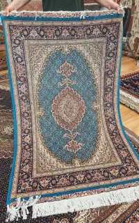 ذرع و نیم دستباف آکبند تبریز نقشه ماهی گل ابریشم