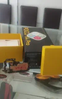 برد سالم و روشن دست نخورده pocox4pero