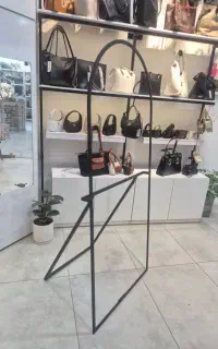 قاب فلزی ایستاده