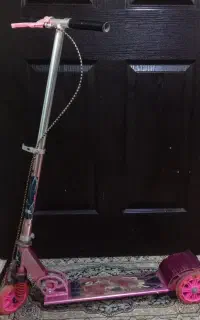 اسکوتر صورتی تقریبا نو
