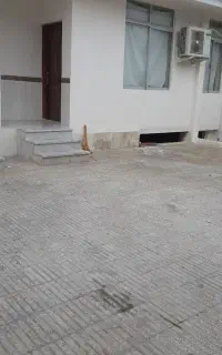 حیاط ویلایی.۴پارکینگ.وواحدهای بزرگ ظرفیت ۱۵نفر