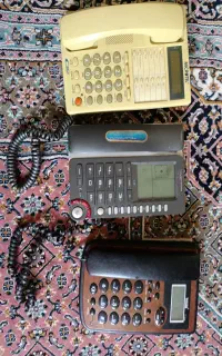 سه عدد تلفن کارگرده