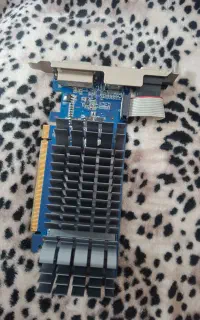 سه عدد کارت گرافیک