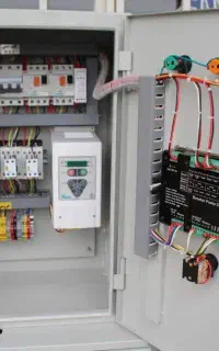 خدمات تخصصی برق PLC HMI ساختمان و صنعتی