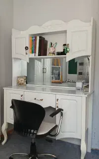میز تحریر و کتابخونه